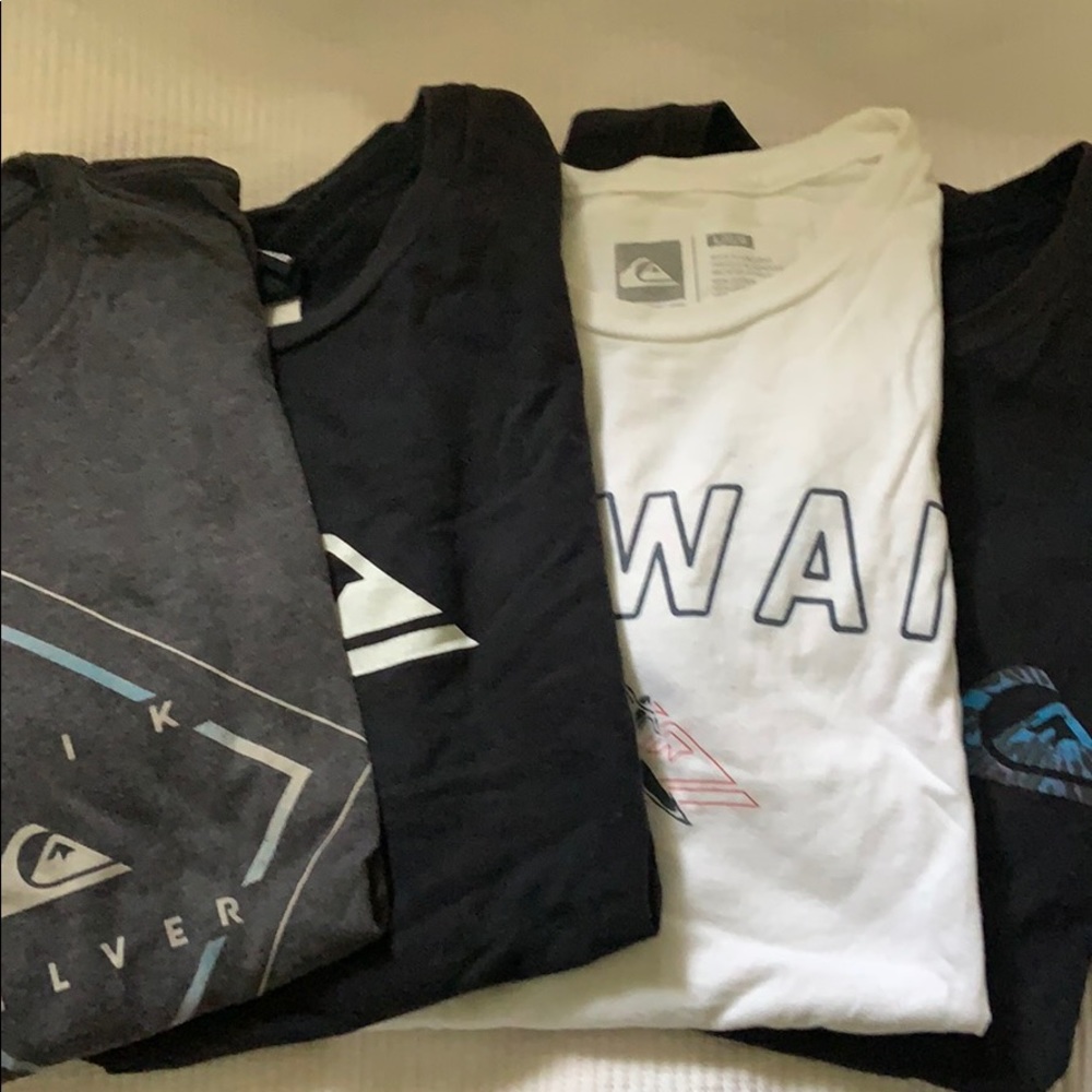 Bundle of 4 men’s L-size Quiksilver T-shirts